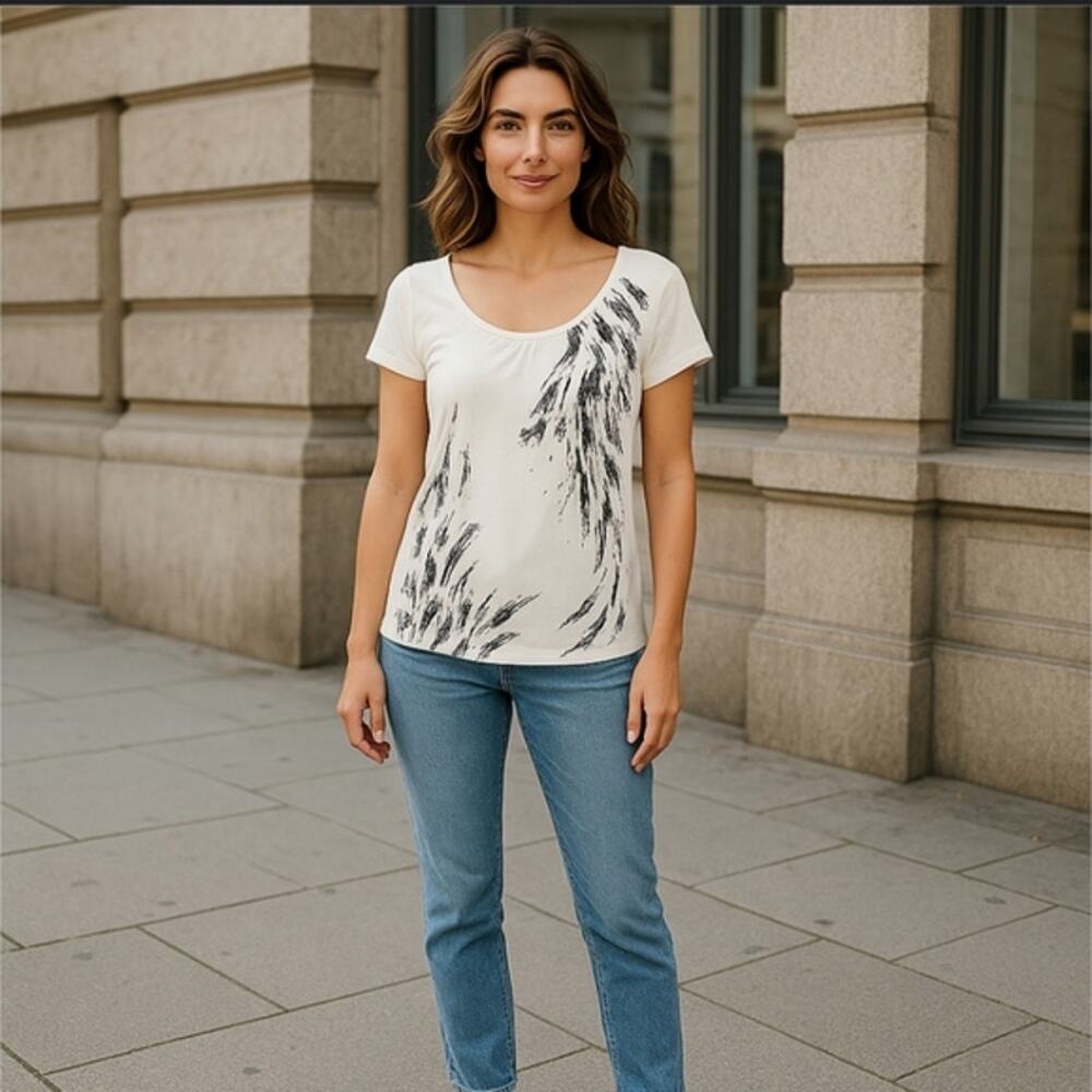 Chico’s Zenergy White Black Silver Sequins Top Size 0